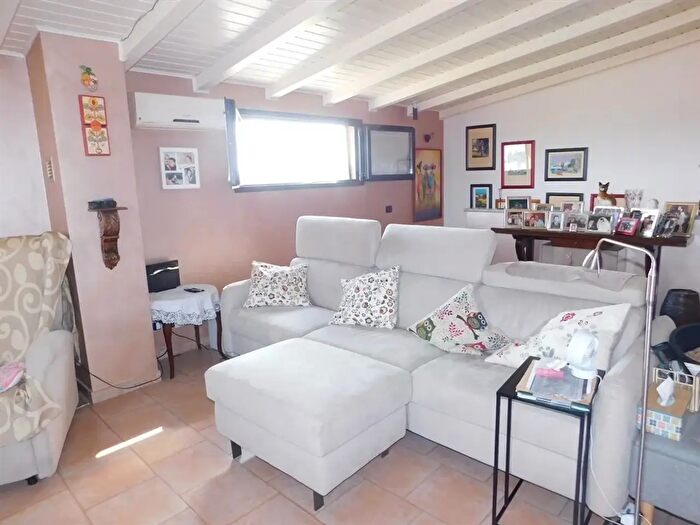 Appartamento con 6 locali in vendita in Lonate Ceppino