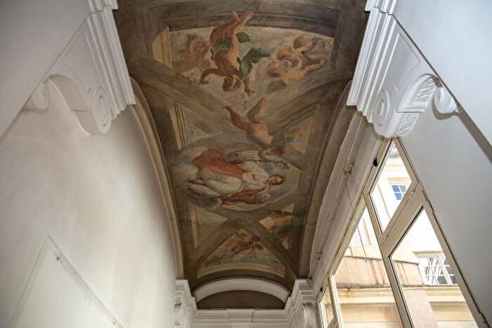 Appartamento con 6 locali in vendita in Via di Santa Maria dellAnima, Roma