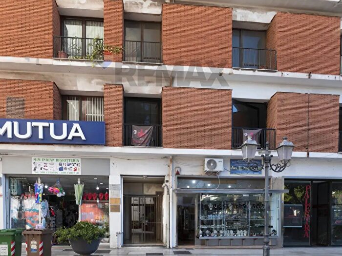 Appartamento con 6 locali in vendita in Via d'Aquino, Taranto