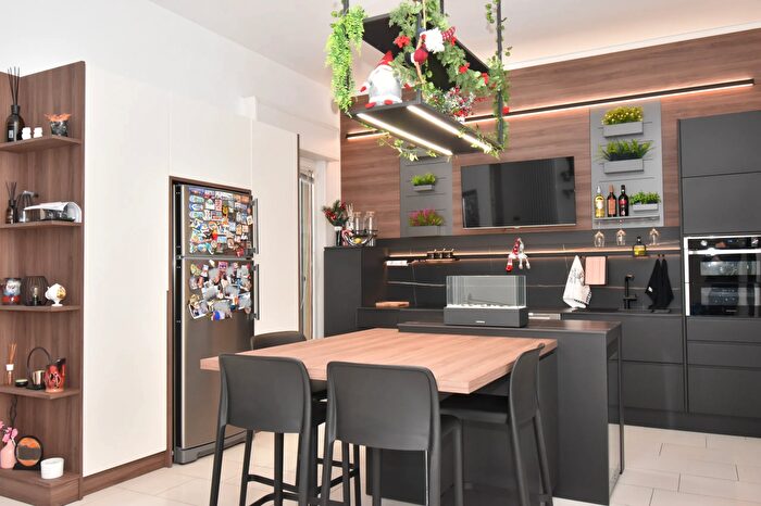 Appartamento con 8 locali in vendita in Via Raffaello, Monteroni Di Lecce