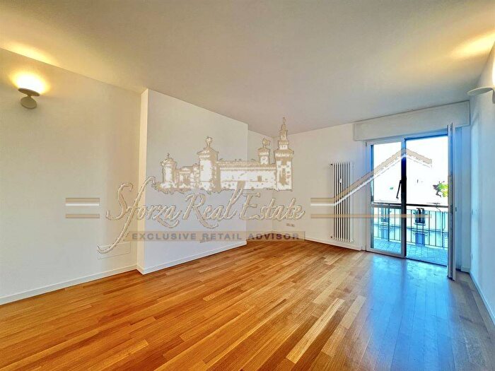 Appartamento trilocale in affitto in Via Eustachi, Morgagni, Milano