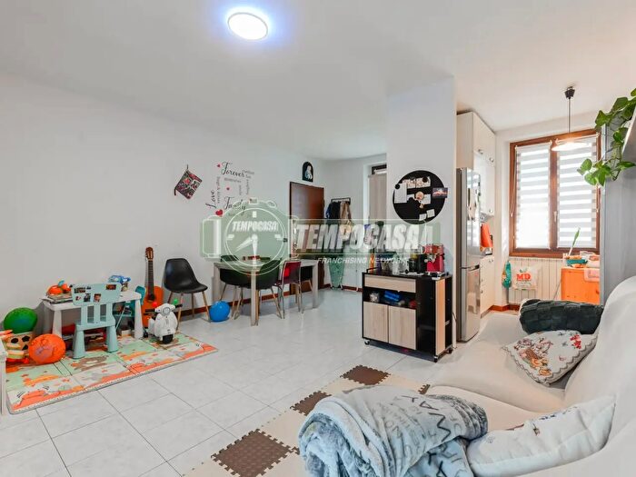 Appartamento trilocale in vendita in Via Dante, Aicurzio