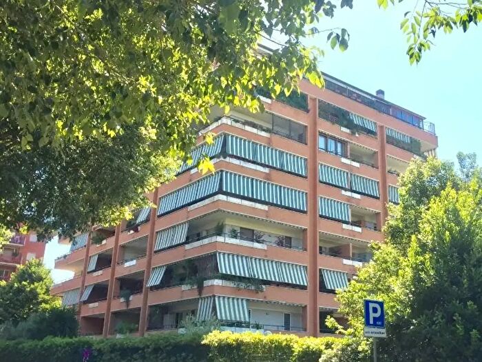 Appartamento trilocale in affitto in Via Berna, Roma