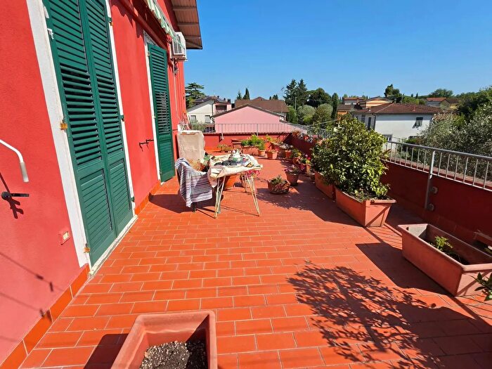 Appartamento con 8 locali in vendita in Sarzana