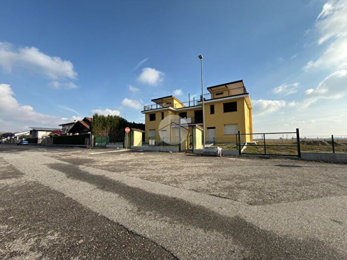 Casa con 5 locali in vendita in Via Enrico Fermi, Caresanablot