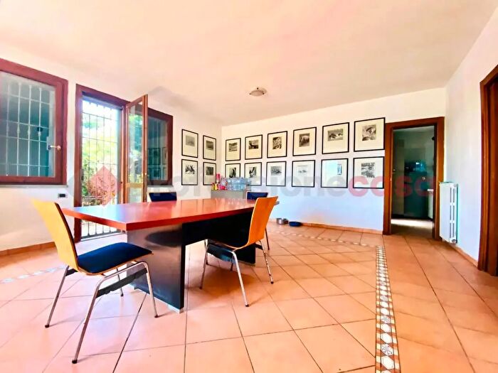 Casa con 5 locali in vendita in Albinea