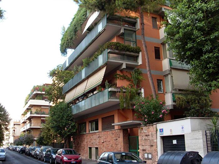 Appartamento trilocale in affitto in Via Rovereto, Trieste Coppedè, Roma
