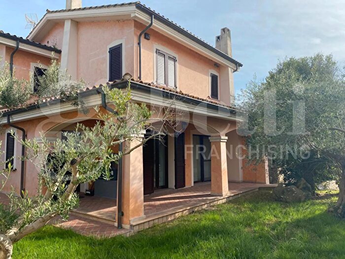 Casa con 5 locali in vendita in Via Alfieri, Santa Giusta