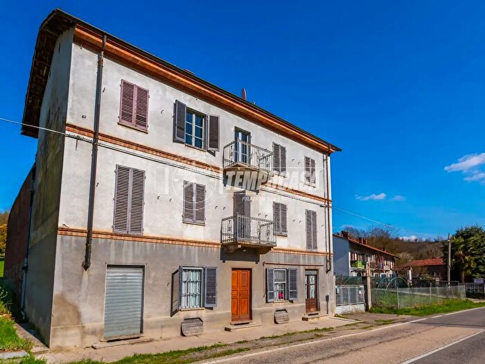 Casa con 6 locali in vendita in Via Borgata Gonengo, Aramengo