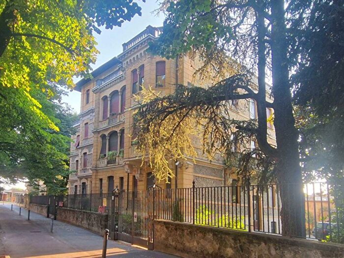 Appartamento con 5 locali in affitto in Viale Paolo Toschi, Centro Storico, Parma