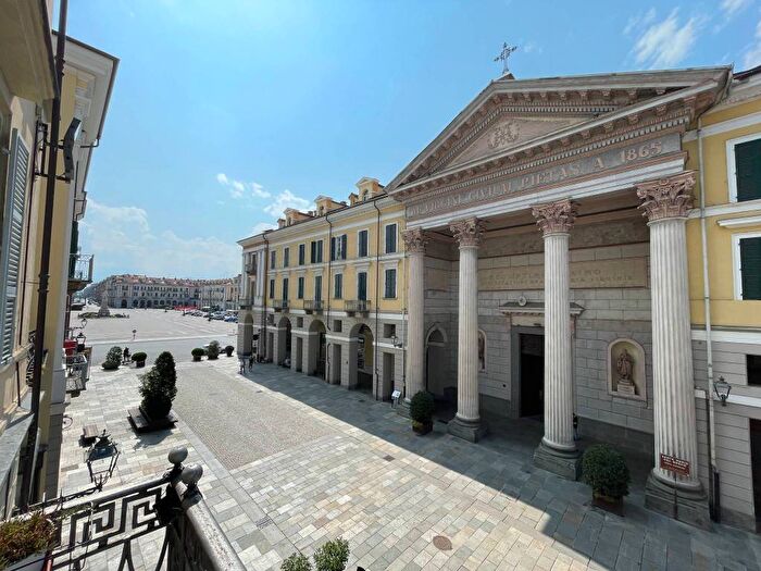 Appartamento quadrilocale in affitto in Via Roma, Centro Storico, Cuneo