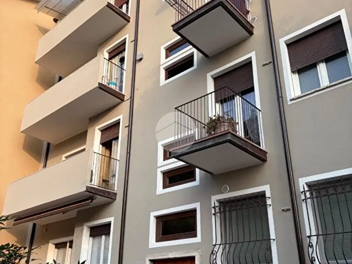 Appartamento trilocale in vendita in Via del Carroccio, Verona