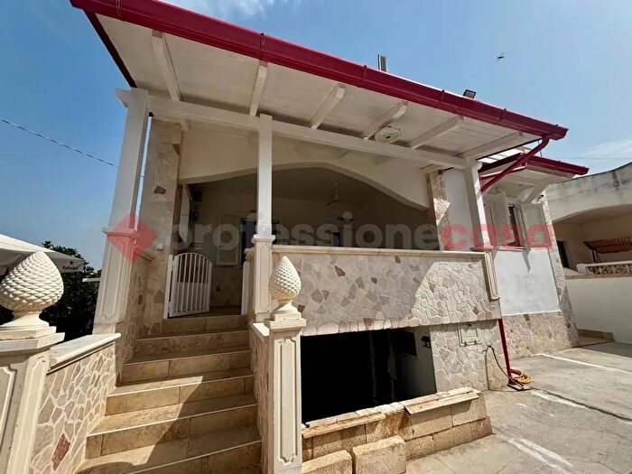 Casa quadrilocale in vendita in Contrada Capoccia Snc, Maruggio