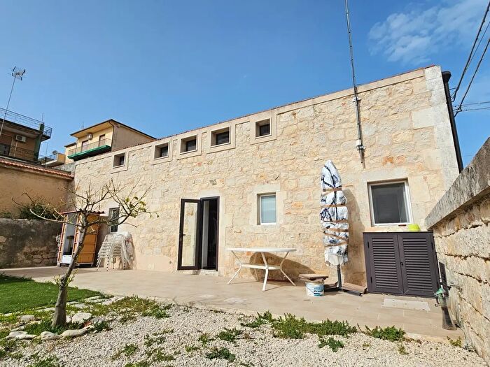 Casa con 5 locali in vendita in Modica