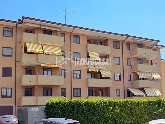 Appartamento trilocale in vendita in Via Santa Maria in Pratello, Paullo