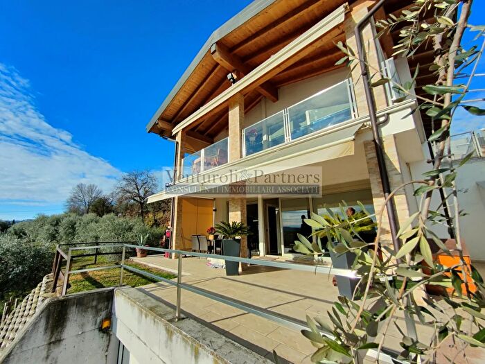 Casa con 5 locali in vendita in Via Monte Tapino, Padenghe Sul Garda