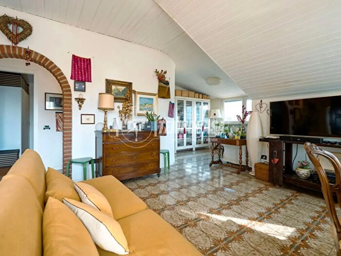 Appartamento trilocale in vendita in Via Antonio Barosi, Cremona