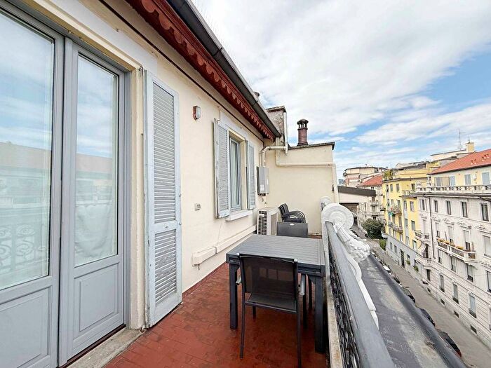 Appartamento trilocale in affitto in Via Antonio Stoppani, Morgagni, Milano