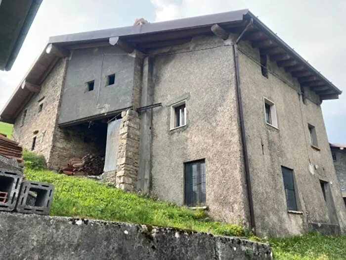 Casa con 5 locali in vendita in Via Santella, Oltre Il Colle