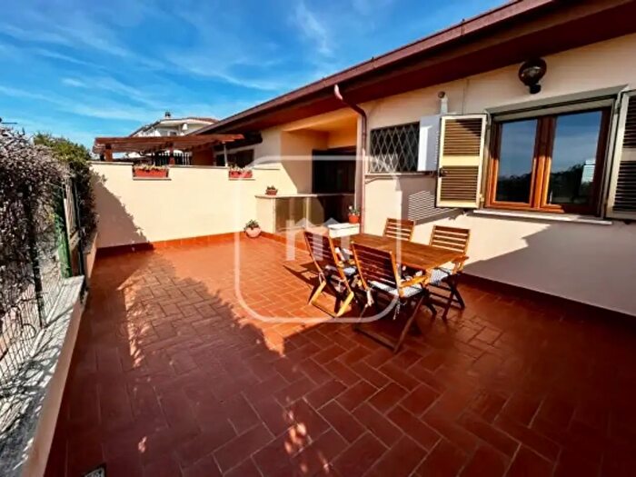 Casa trilocale in vendita in Via Alghero, Pomezia