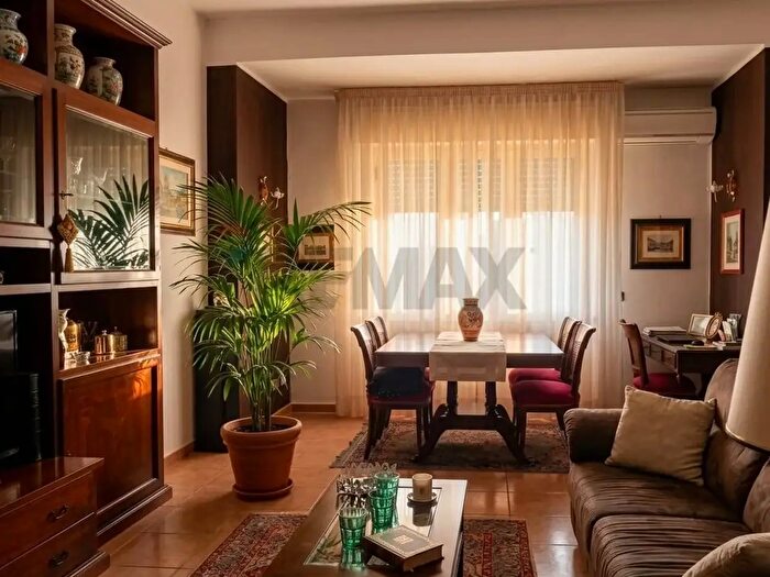 Appartamento con 5 locali in vendita in Via Libertà, Enna