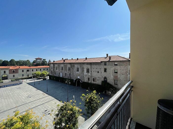 Appartamento trilocale in vendita in Piazza Gen Perrucchetti, Cassano DAdda