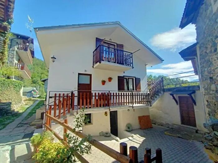 Casa bilocale in vendita in Frazione Emarèse, Emarese