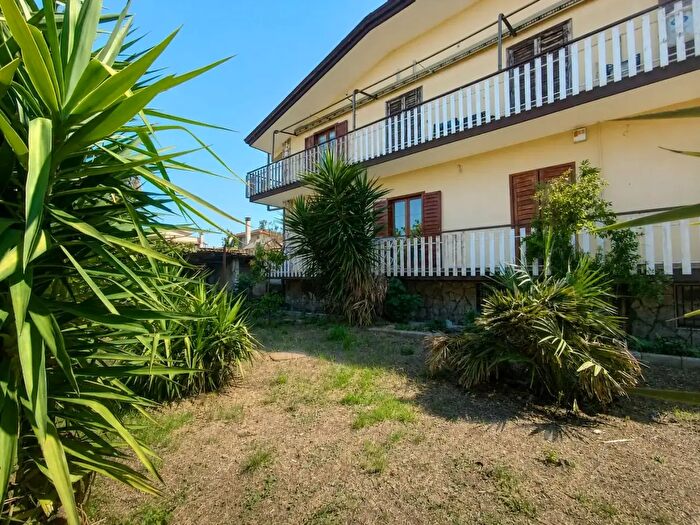 Casa con 11 locali in vendita in Via Vittorio Alfieri, Zagarolo