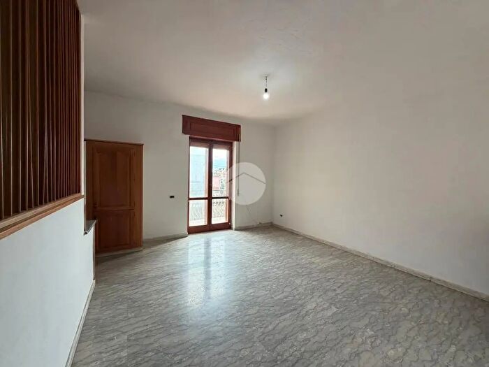 Appartamento trilocale in vendita in Via Monsignor Savarese, Qualiano