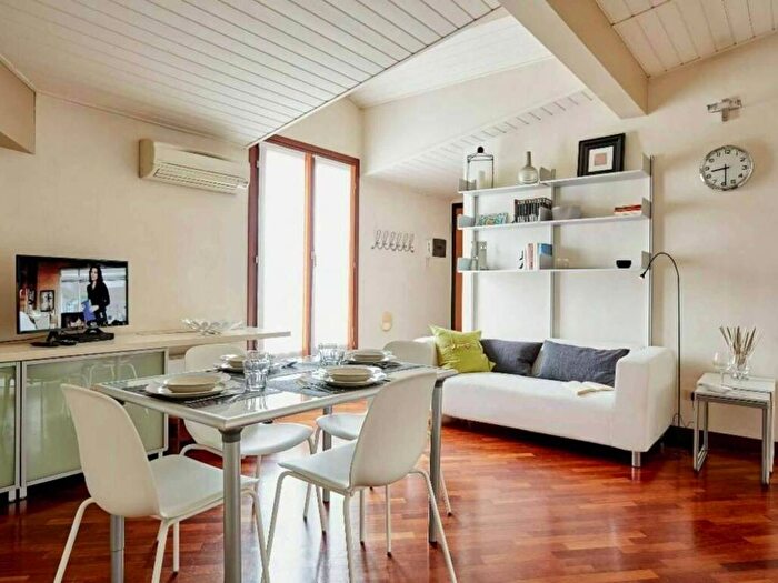 Appartamento bilocale in affitto in Via Luigi Settembrini, Buenos Aires, Milano