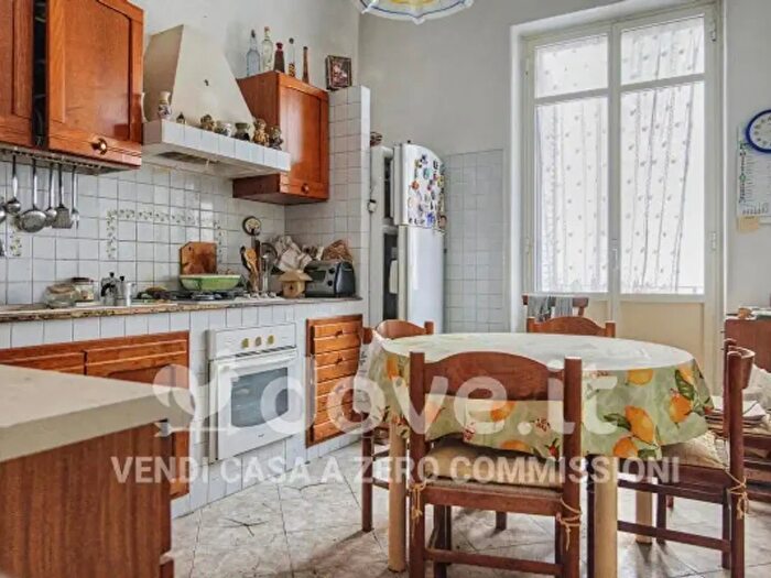 Appartamento trilocale in vendita in Via Padre Giorgio Guzzetta, Palermo