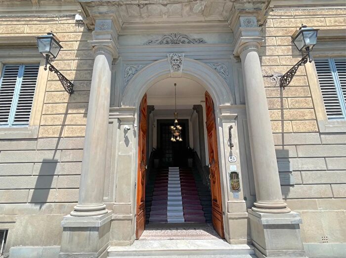 Appartamento con 5 locali in vendita in Lungarno della Zecca Vecchia, Firenze