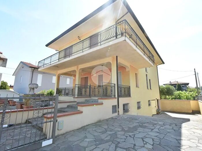 Casa con 6 locali in vendita in Via Misano, Santarcangelo Di Romagna