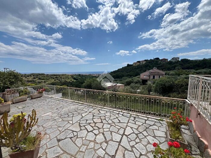 Appartamento quadrilocale in vendita in Via Colle, Boissano