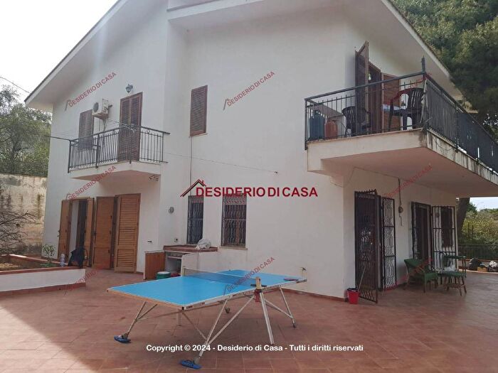 Casa trilocale in affitto in Contrada Giardini, Centro, Trabia