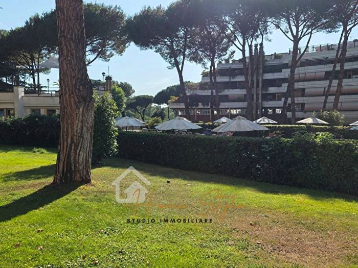 Appartamento con 6 locali in affitto in Via Benozzo Gozzoli, Tintoretto, Roma