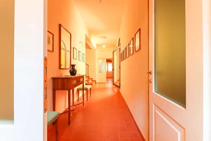 Casa con 10 locali in vendita in Via Gennari, Cento