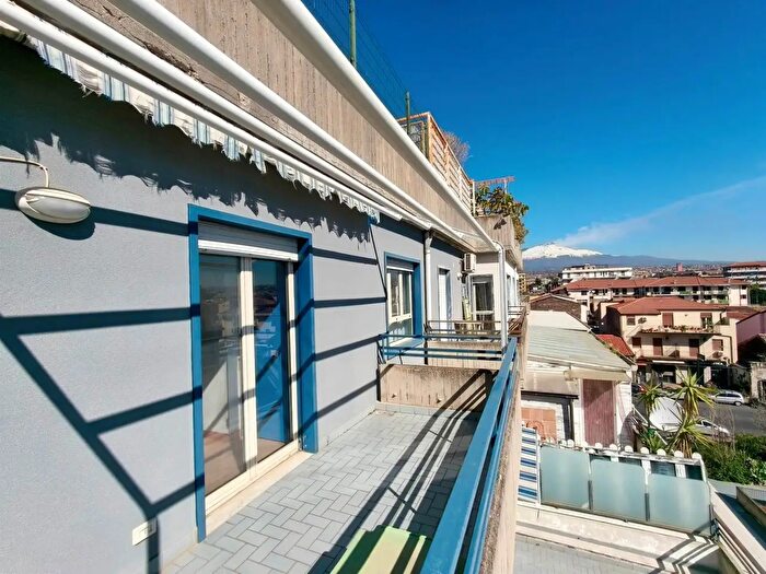 Appartamento trilocale in vendita in Viale Mario Rapisardi, Catania