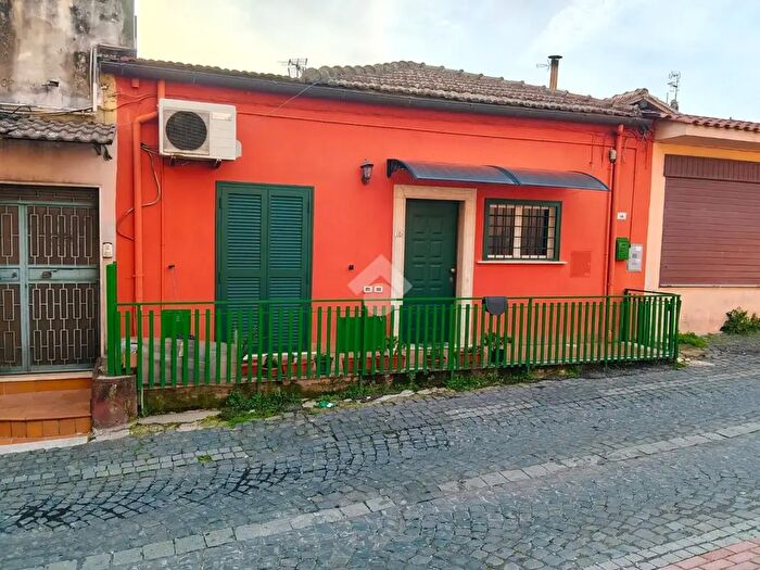 Appartamento trilocale in vendita in Via Manzoni, Lariano