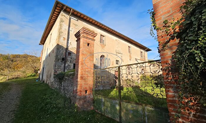 Casa con 10 locali in vendita in Via Arturo Toscanini, Reggello