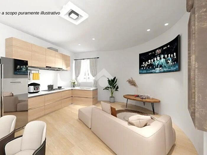 Appartamento trilocale in vendita in Via Catone, Roma