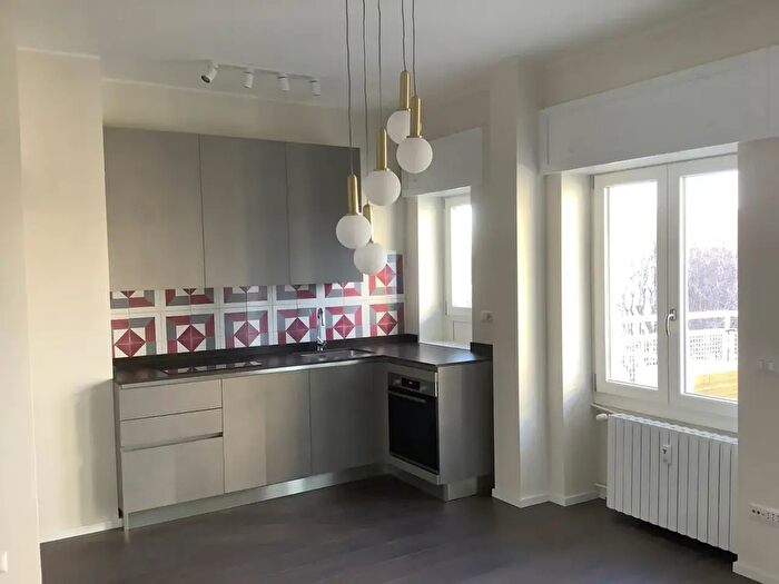 Appartamento trilocale in vendita in Via Alcuino, Milano