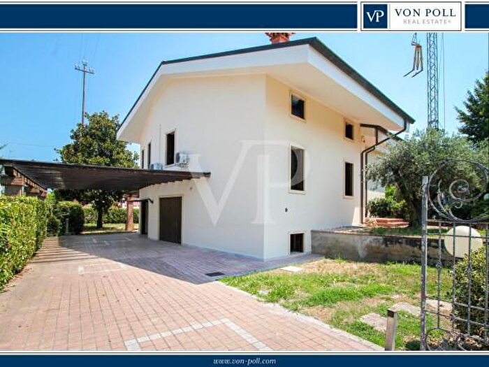 Casa con 6 locali in affitto in Via Brigata Cadore, Castegnero