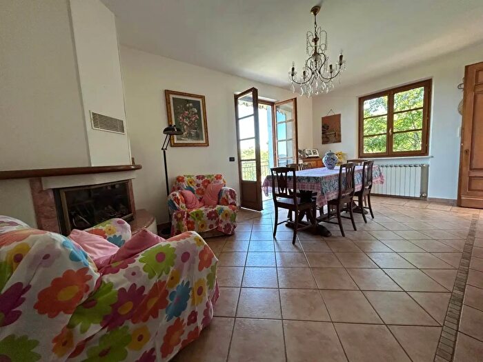 Appartamento con 5 locali in vendita in Sarzana