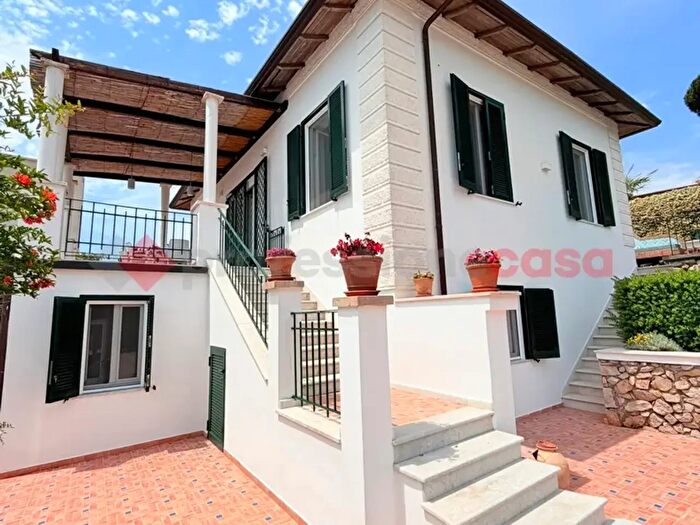 Casa con 6 locali in vendita in Via dei Lauri, Gaeta