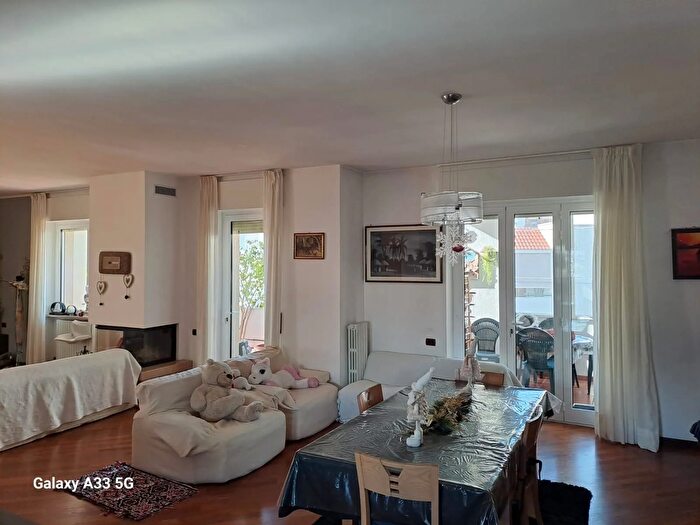 Casa con 8 locali in vendita in Lecce