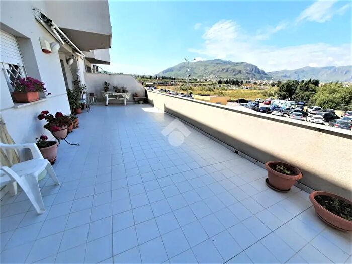 Appartamento con 5 locali in vendita in Piazza San Francesco, Ficarazzi