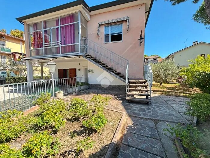 Appartamento con 5 locali in vendita in Via delle Gerbere, Cervia