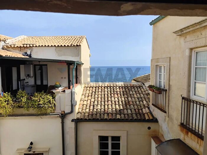 Appartamento trilocale in vendita in Via Vittorio Veneto, Siracusa