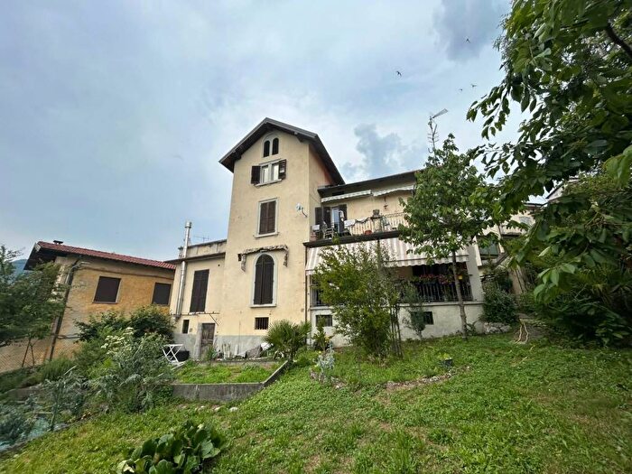 Appartamento trilocale in affitto in Via Piero Chiara, Gemonio